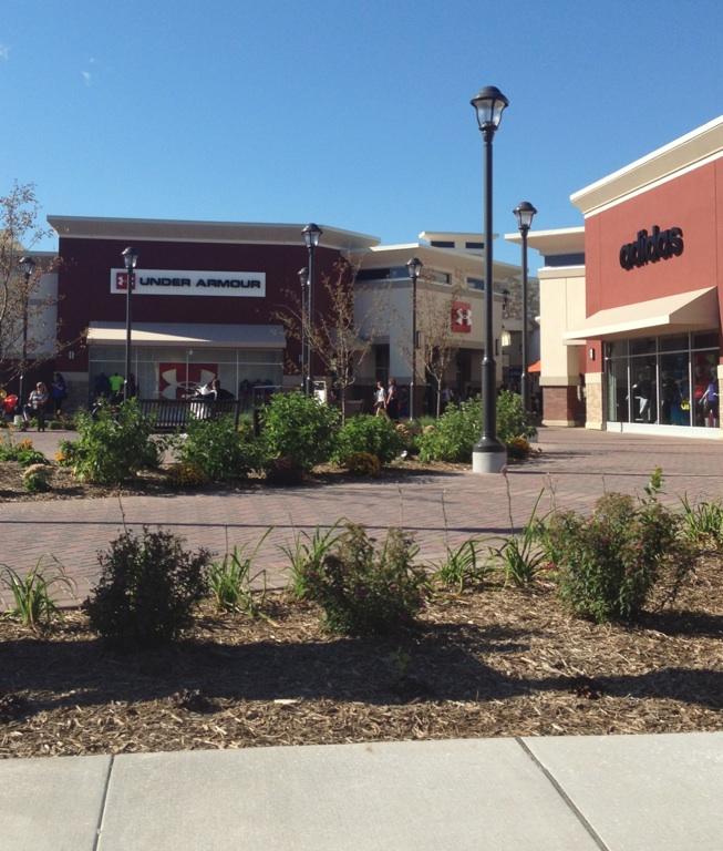 New Outlet Mall Offers Shopping at a Discount