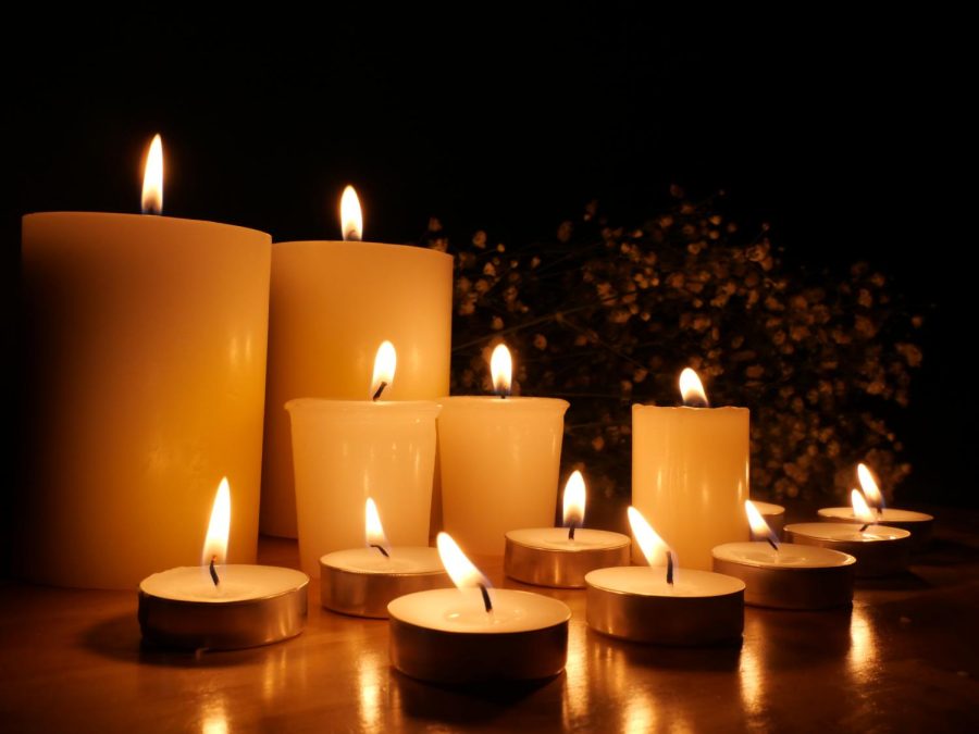 Many+show+their+love+and+support+to+the+victims+and+their+loved+ones+by+setting+up+memorials.