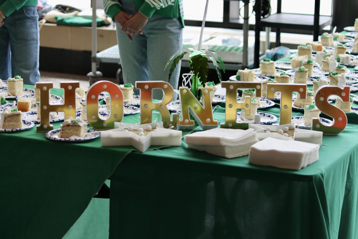 On May 1st, Edina seniors celebrated Cake Day. It was a day for seniors to celebrate their college plans and eat cake while socializing with classmates.