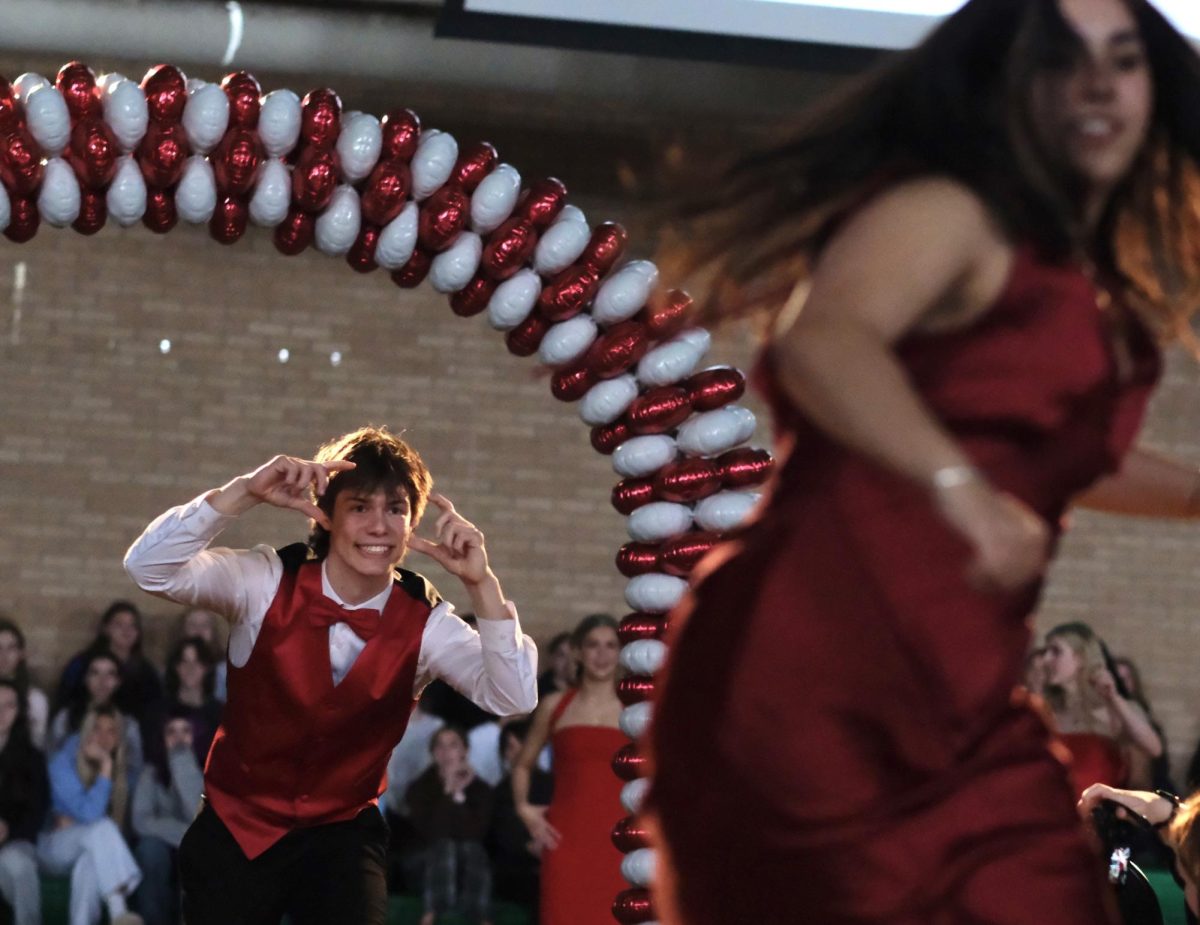 As Adelle Chinnakotla and Will Seidelmann ran down the aisle, they posed as a photographer and model, an original start to the dance.